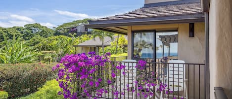 Condo, varias camas, balcón, vista al océano (Wailea Elua Village 808) | Vista desde la habitación