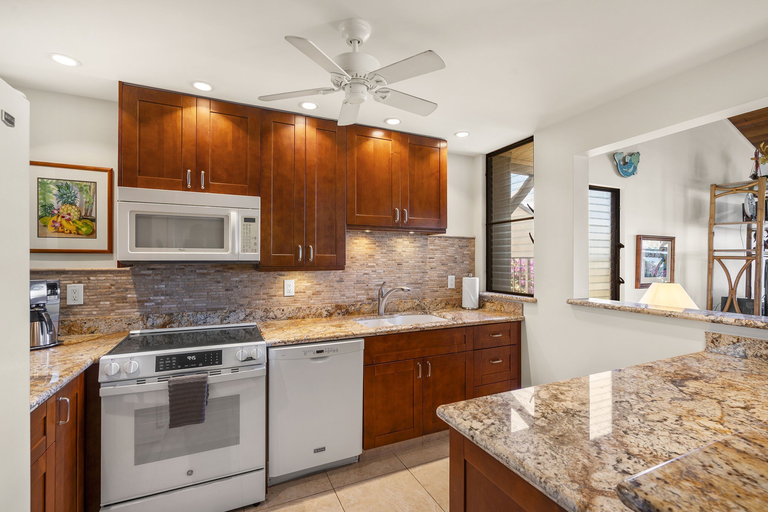 콘도, 침대(여러 개), 발코니, 바다 전망 (Wailea Elua Village 808) | 전용 주방 | 커피/티 메이커, 식탁