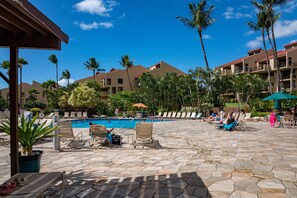 Pool - Kamaole Sands 9-301 - Luxurious Renovation, Split AC, Wi-fi, Ocean View Condo (Kihei)