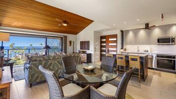 Leilighet, 1 kingsize-seng, balkong, havutsikt (Wailea Elua Village 204) | Innvendig