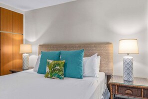 Condo, várias camas, sacada, vista para o oceano (Hale Hui Kai 208) | 2 quartos, individualmente decorados, individualmente mobiliados
