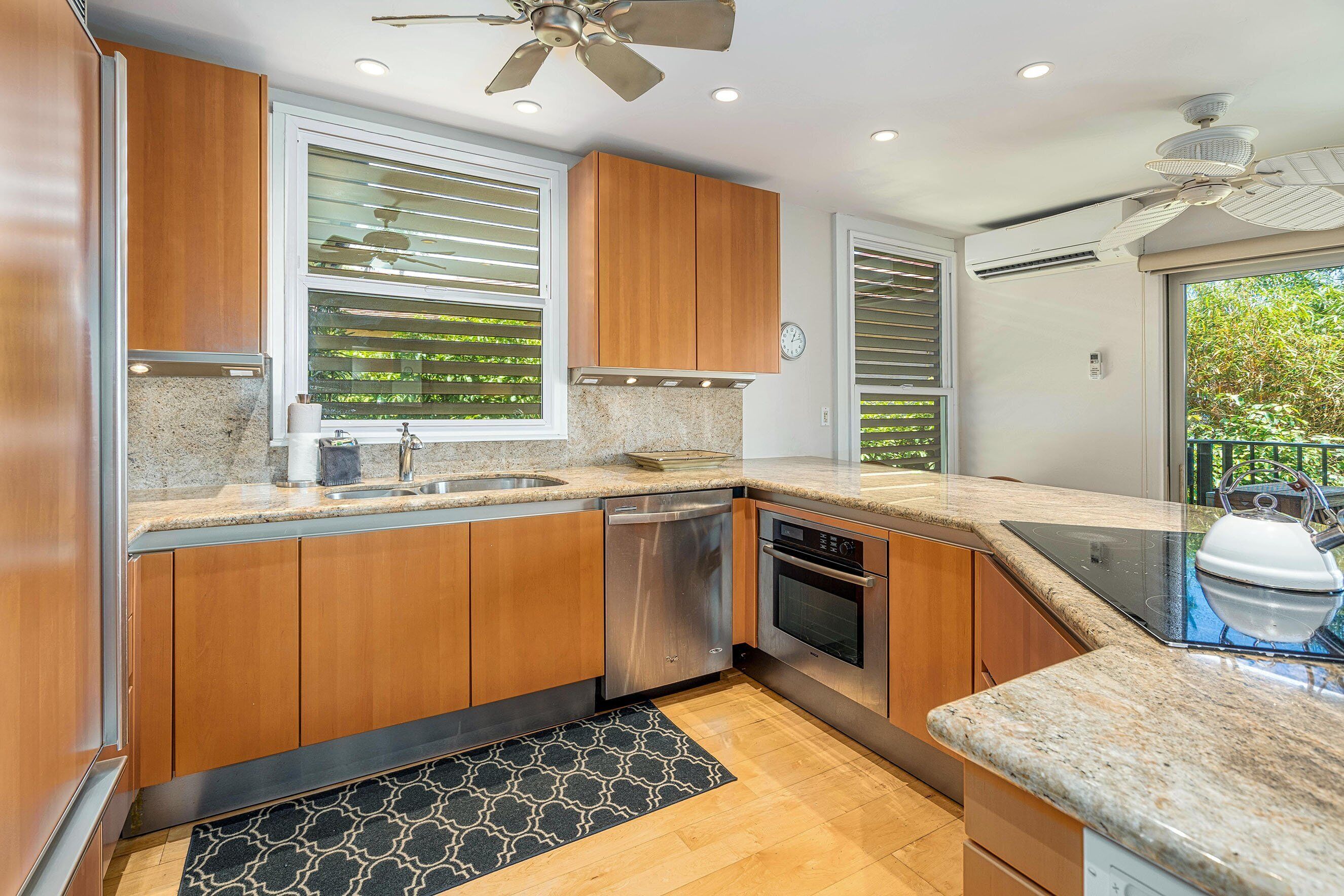 콘도, 침대(여러 개), 발코니, 바다 전망 (Hale Hui Kai 208) | 전용 주방 | 커피/티 메이커, 식탁