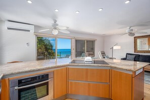 Apartment, Mehrere Betten, Balkon, Meerblick (Hale Hui Kai 208) | Innenbereich