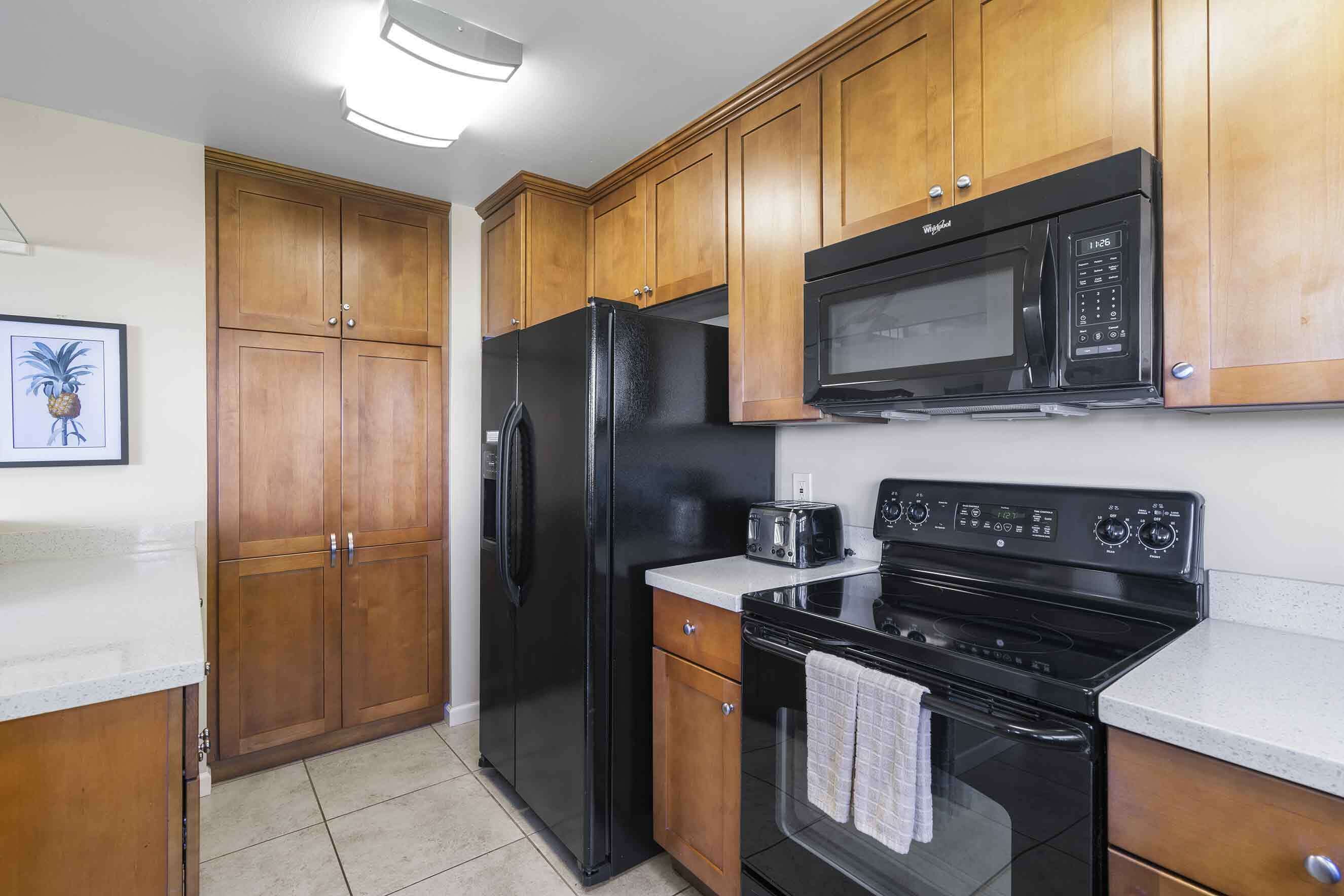 Condo, Multiple Beds, Balcony, Ocean View (Wailea Ekolu 403) | Private kitchen | Coffee/tea maker, dining tables