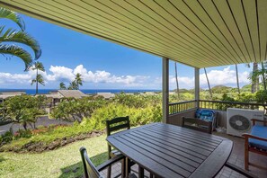 Outdoor dining - Experience Stunning Ocean Views at Wailea Ekolu 403, Spacious, Wi-fi, Split-ac! (Kihei)