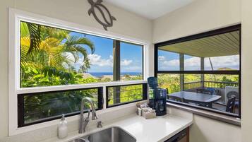 Condo, Multiple Beds, Balcony, Ocean View (Wailea Ekolu 403) | Interior