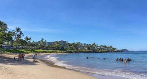 Beach nearby - Experience Stunning Ocean Views at Wailea Ekolu 403, Spacious, Wi-fi, Split-ac! (Kihei)