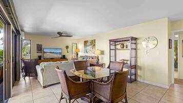 Condo, Multiple Beds, Balcony, Ocean View (Wailea Ekolu 403) | Interior