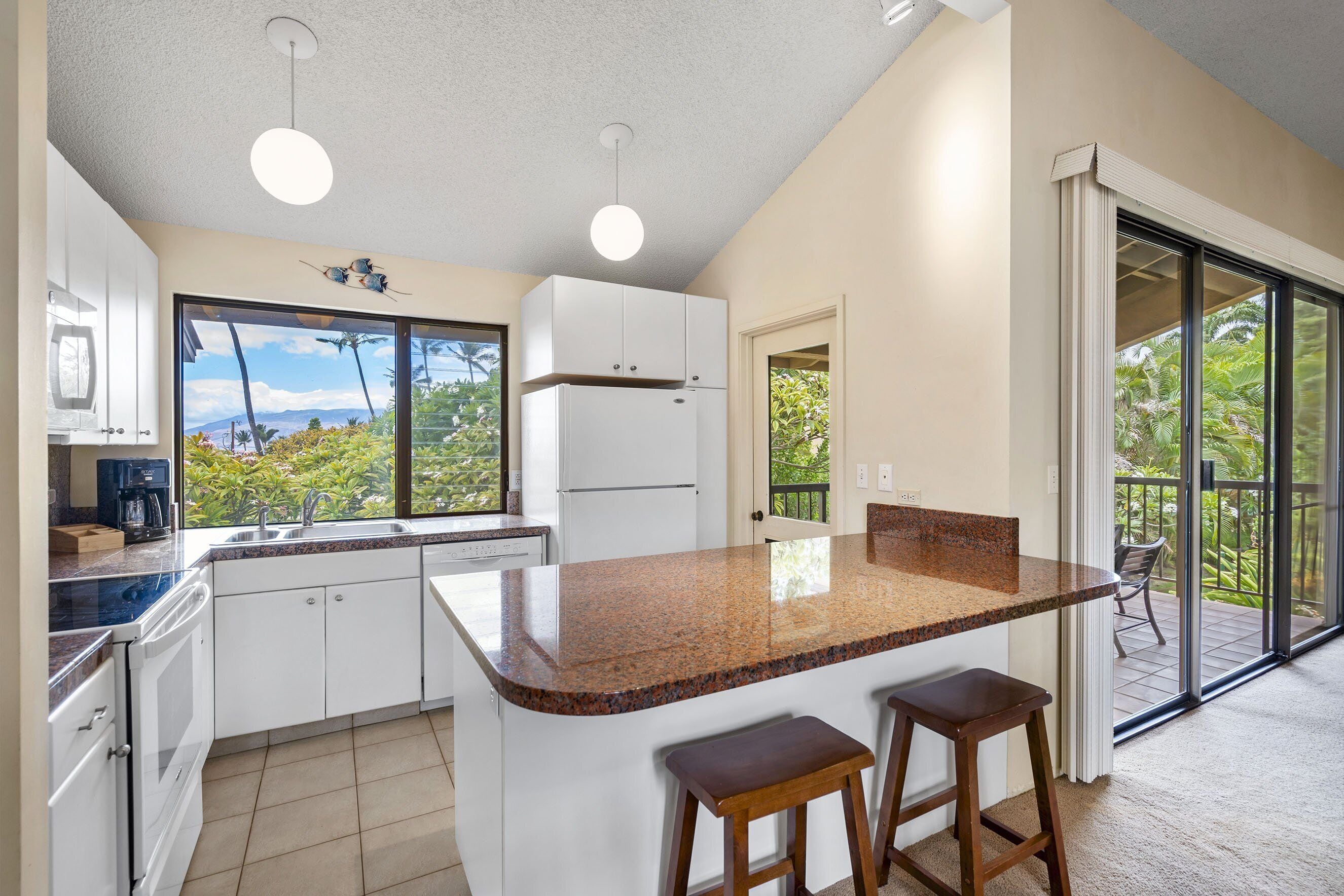 Condo, 1 King Bed with Sofa bed, Balcony, Ocean View (Wailea Ekahi 20J) | Private kitchen | Coffee/tea maker, dining tables