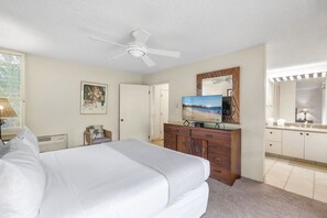 Condo, 1 très grand lit et 1 canapé-lit, balcon, vue sur l’océan (Wailea Ekahi 20J) | 1 chambre, décor unique, ameublement unique, literie fournie