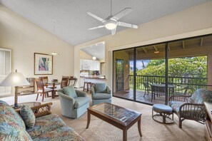 Apartment, 1 King-Bett und Schlafsofa, Balkon, Meerblick (Wailea Ekahi 20J) | Wohnbereich