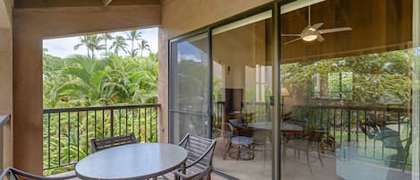 Appart'hÎtel, 1 trÚs grand lit et 1 canapé-lit, balcon, vue océan (Wailea Ekahi 20J) | Restauration extérieure