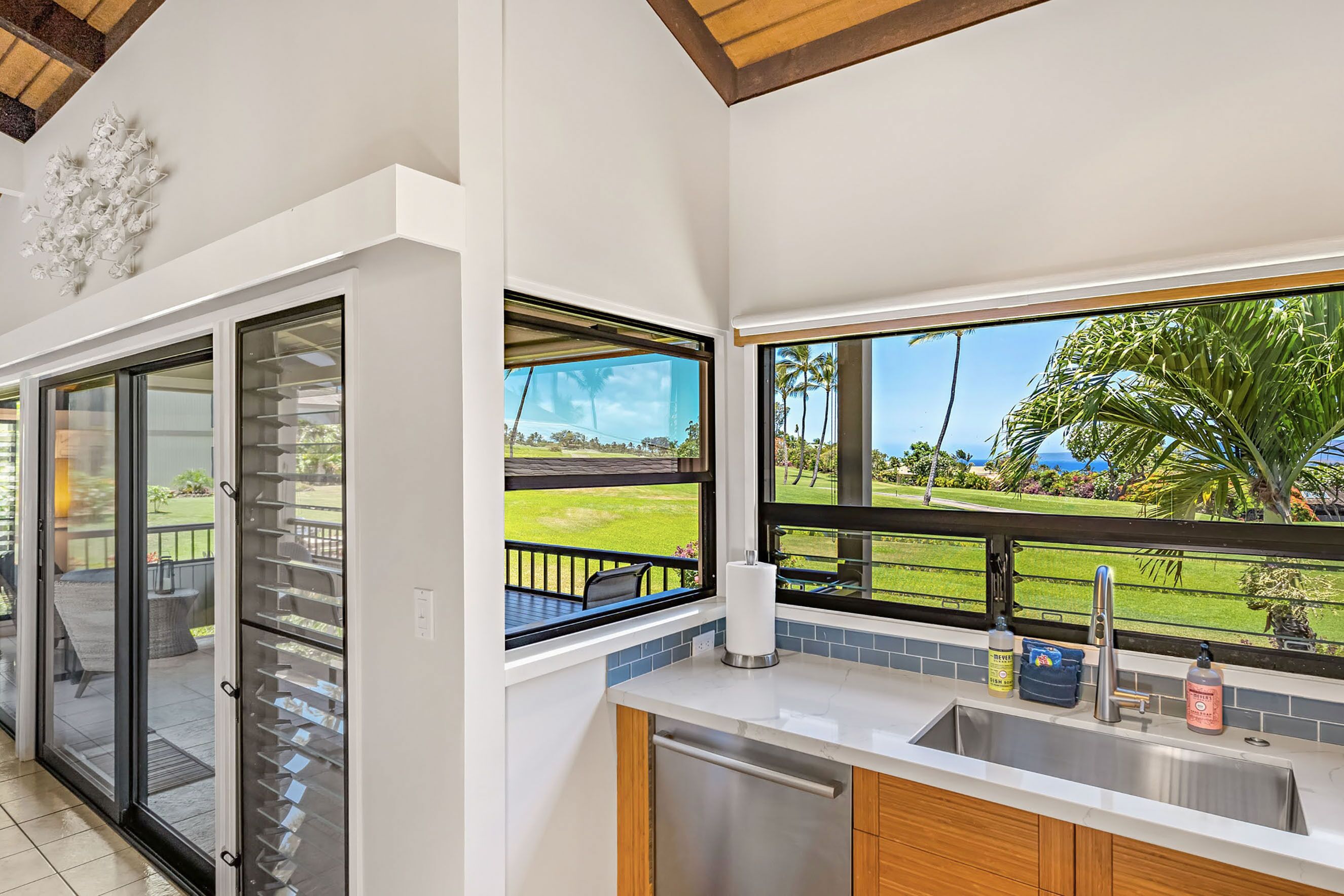 Condo, 1 King Bed with Sofa bed, Balcony, Ocean View (Wailea Ekolu 1204) | Interior