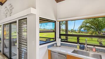 Condo, 1 King Bed with Sofa bed, Balcony, Ocean View (Wailea Ekolu 1204) | Interior