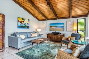 公寓客房, 1 張特大雙人床和 1 張沙發床, 陽台, 海景 (Wailea Ekolu 1204) | 起居區