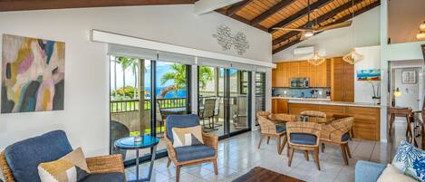 Condo, 1 cama King size y sofá cama, balcón, vista al océano (Wailea Ekolu 1204) | Área de sala de estar