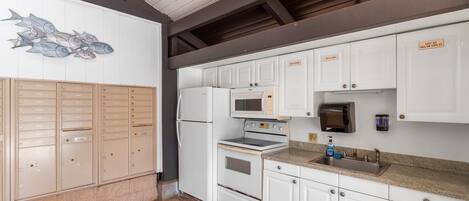 Apartment, 1 Queen-Bett und Schlafsofa, Balkon, Gartenblick (Kihei Garden Estates B-103) | Eigene Küche