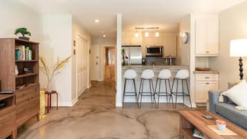 Apartment, 1 Queen-Bett und Schlafsofa, Balkon, Gartenblick (Kihei Garden Estates B-103) | Innenbereich