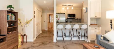 Appart'hôtel, 1 grand lit et 1 canapé-lit, balcon, vue jardin (Kihei Garden Estates B-103) | Intérieur