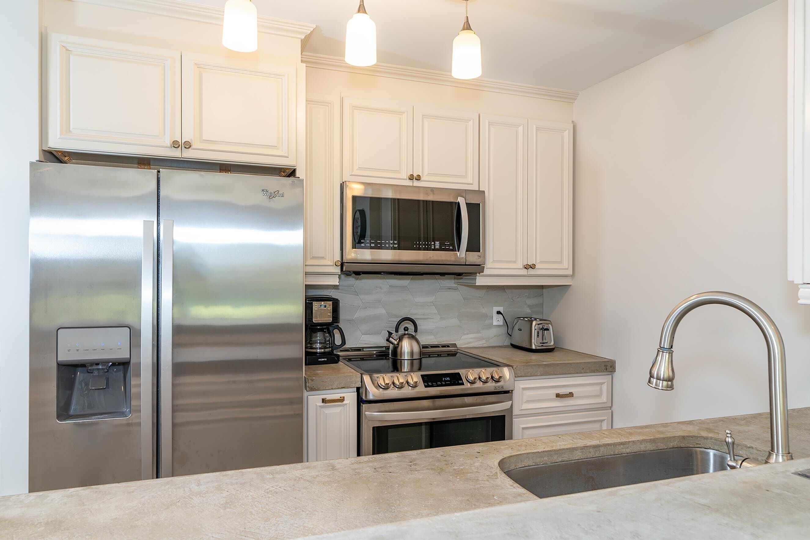 Condo, 1 Queen Bed with Sofa bed, Balcony, Garden View (Kihei Garden Estates B-103) | Private kitchen | Coffee/tea maker, dining tables