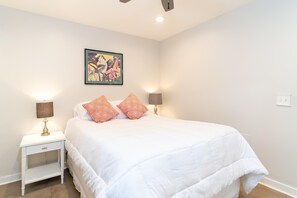 Condo, 1 Queen Bed with Sofa bed, Balcony, Garden View (Kihei Garden Estates B-103) | 1 bedroom, individually decorated, individually furnished, bed sheets - Kihei Garden Estates B-103 - Modern Design, Bright & Clean, Concrete Floors, AC! (Kihei)