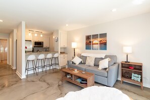 Kondominium, 1 Tempat Tidur Queen dengan tempat tidur Sofa, balkon (Kihei Garden Estates B-103) | Area keluarga