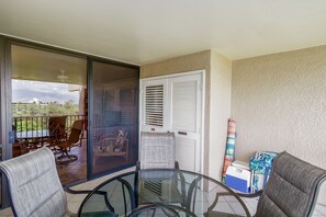 Condo, 1 King Bed with Sofa bed, Balcony, Ocean View (Kamaole Sands 4-306) | Outdoor dining