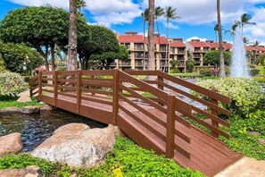 Exterior - Summer Sale! Deluxe Modern Renovation, Split-ac, Kamaole Sands 4-411, Book Now! (Kihei)