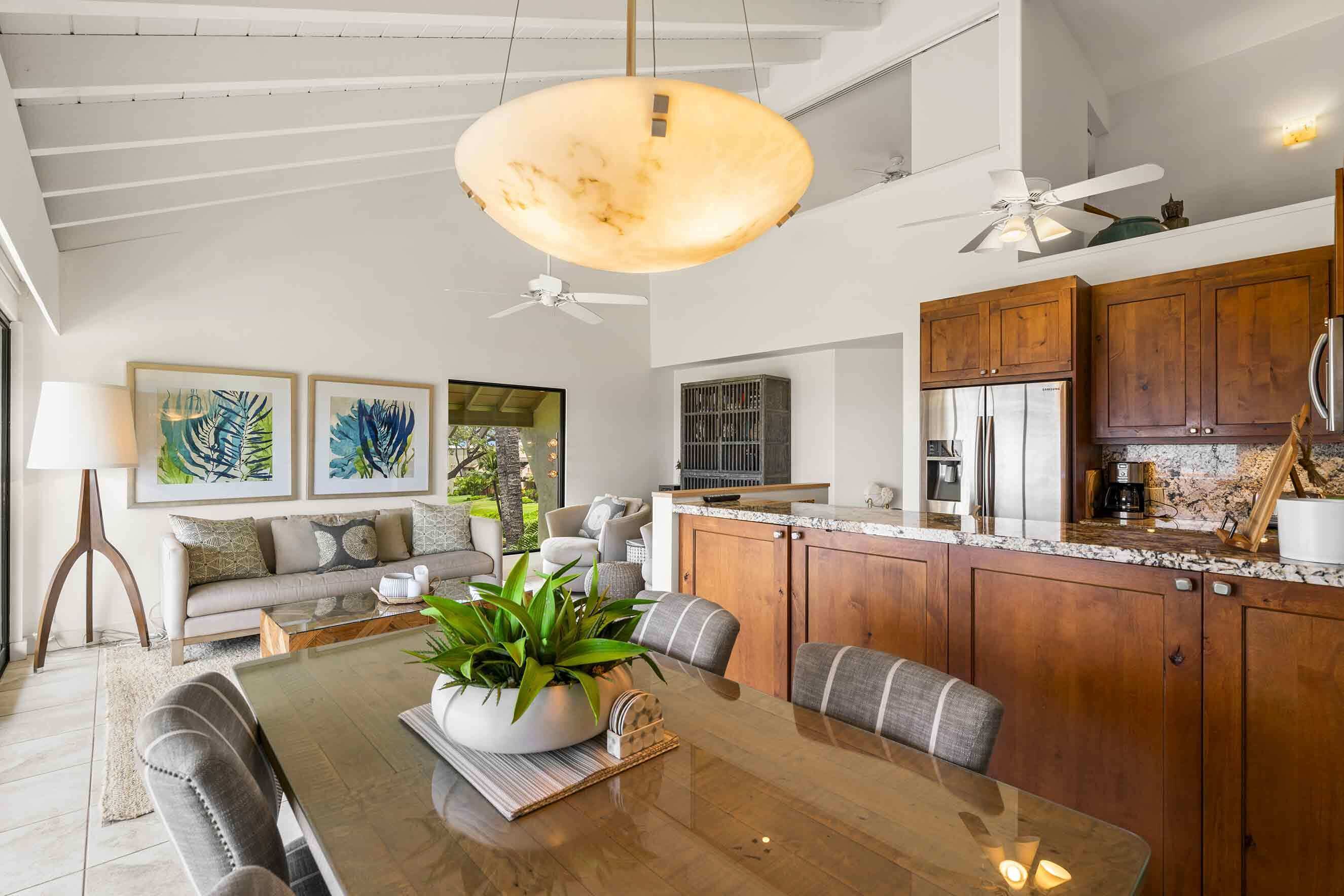 Apartment, Mehrere Betten, Balkon, Meerblick (Maui Kamaole A-206) | Wohnbereich