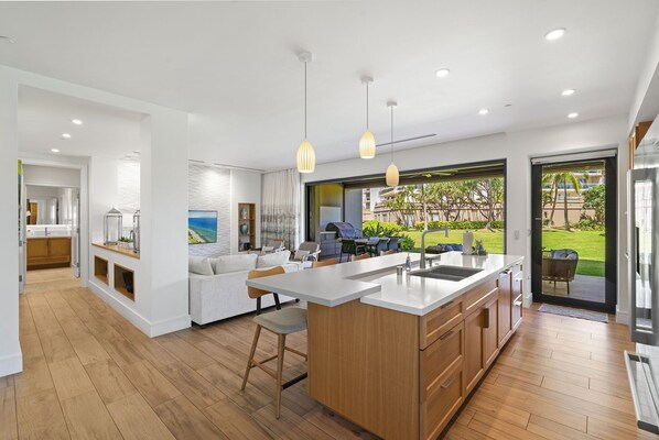 Villa, Multiple Beds, Patio, Garden View (Honua Kai Luana Garden Villas 7B) | Interior