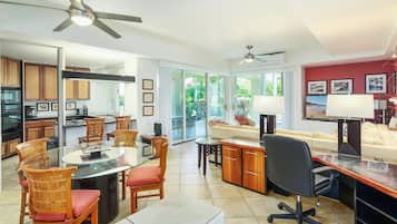 Leilighet, 1 kingsize-seng med sovesofa, balkong, hageutsikt (The Palms at Wailea 801) | Innvendig