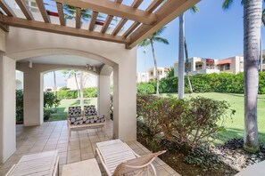 Terrace/patio - Tropical Paradise in Luxurious 1br, 2ba Ground Floor Unit, Garden View, Palms 801 (Kihei)