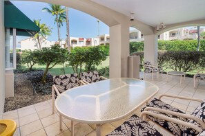 Condo, 1 très grand lit et 1 canapé-lit, balcon, vue sur le jardin (The Palms at Wailea 801) | Restauration en plein air