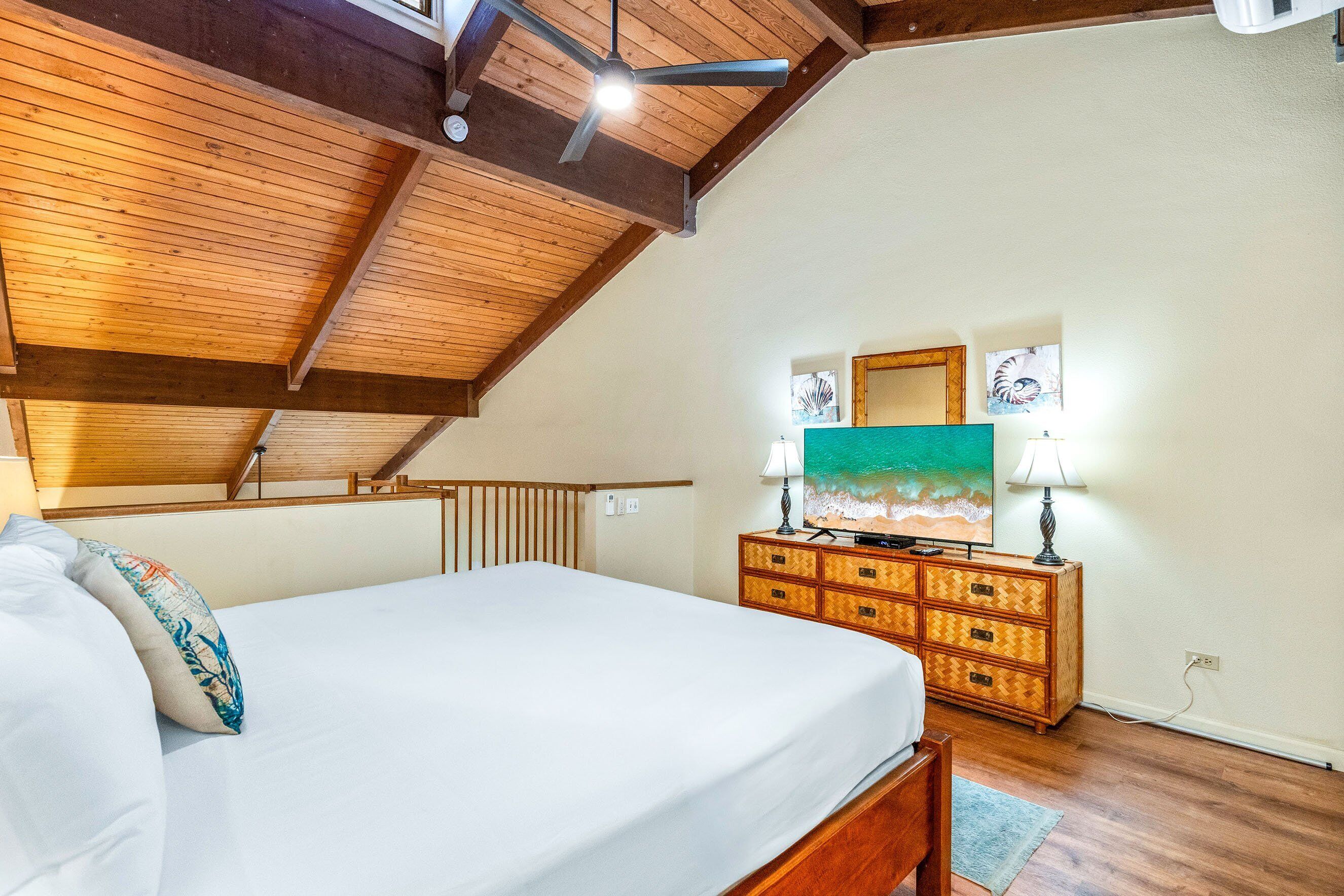 コンドミニアム ベッド (複数台) パティオ オーシャンビュー (Kamaole Sands 4-407) | 2 室のベッドルーム、客室ごとに異なる装飾、客室ごとに異なるインテリア、ベッドシーツ