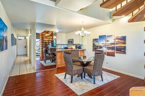 Interior - Summer Sale! - Ocean View, King Beds, Split-ac - Kamaole Sands 4-407 - Book Now! (Kihei)