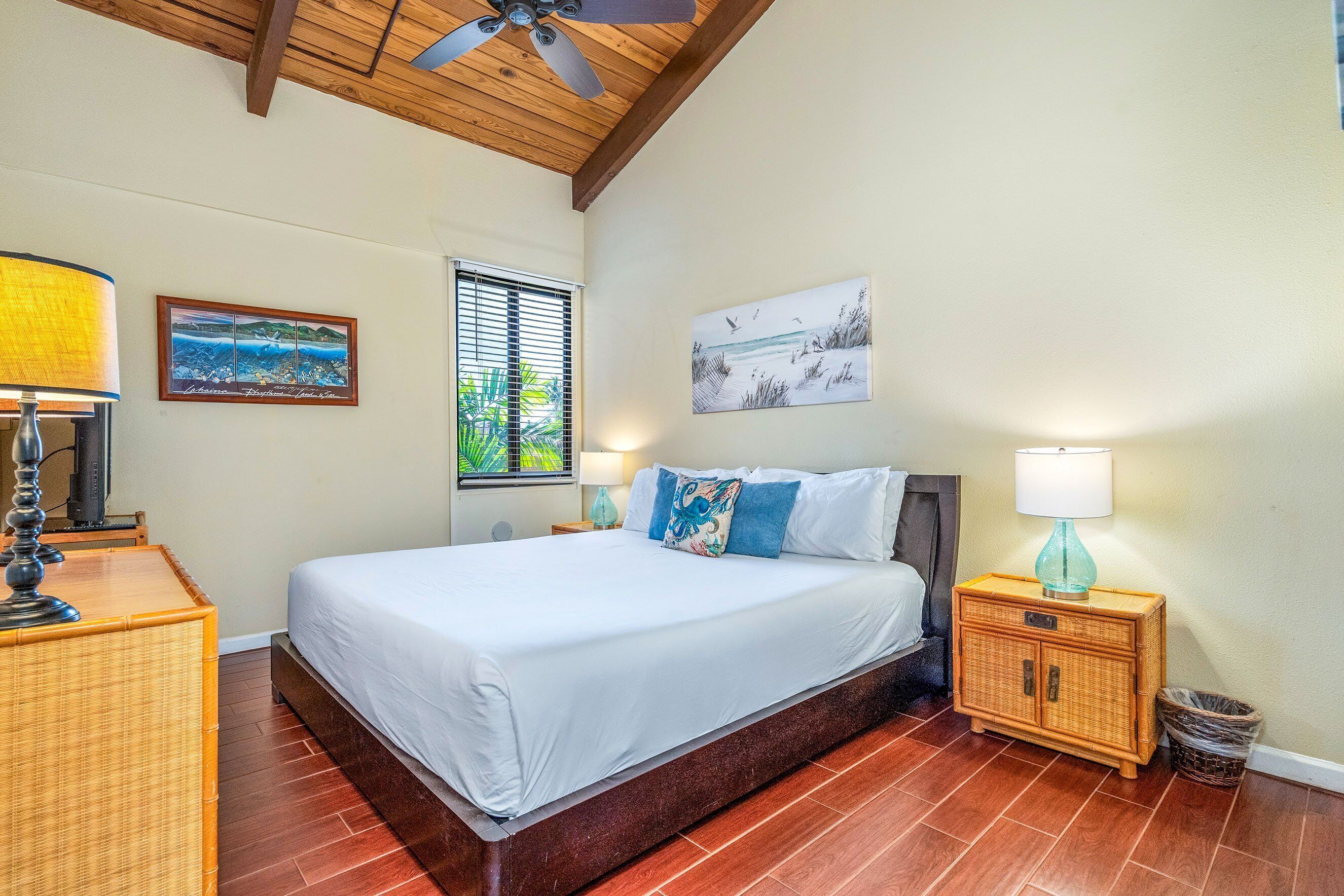 Condo, varias camas, patio, vista al océano (Kamaole Sands 4-407) | 2 habitaciones, decoración personalizada y muebles diferentes 