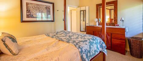 Condo, Plusieurs lits, balcon, vue sur lâocĂ©an (Kihei Garden Estates C-201) | 2 chambres, dĂ©cor unique, ameublement unique, literie fournie