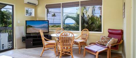 Condo, Plusieurs lits, balcon, vue sur lâocĂ©an (Kihei Garden Estates C-201) | Aire de sĂ©jour