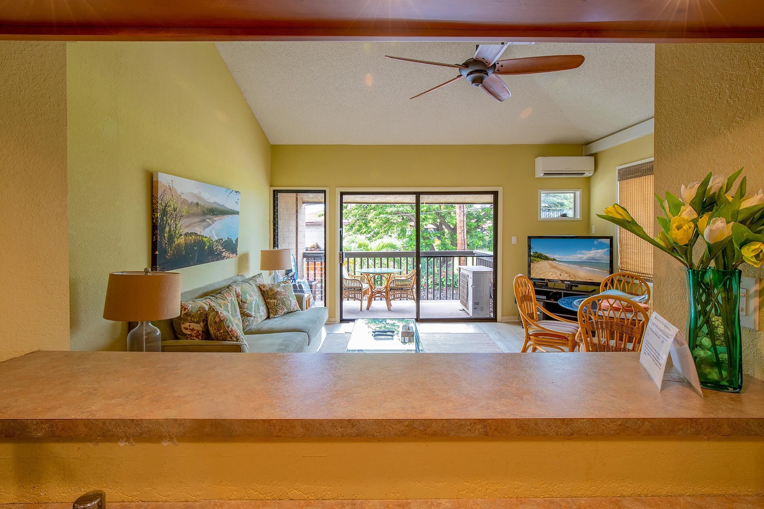 Appartement, Meerdere bedden, balkon, uitzicht op zee (Kihei Garden Estates C-201) | Woonruimte