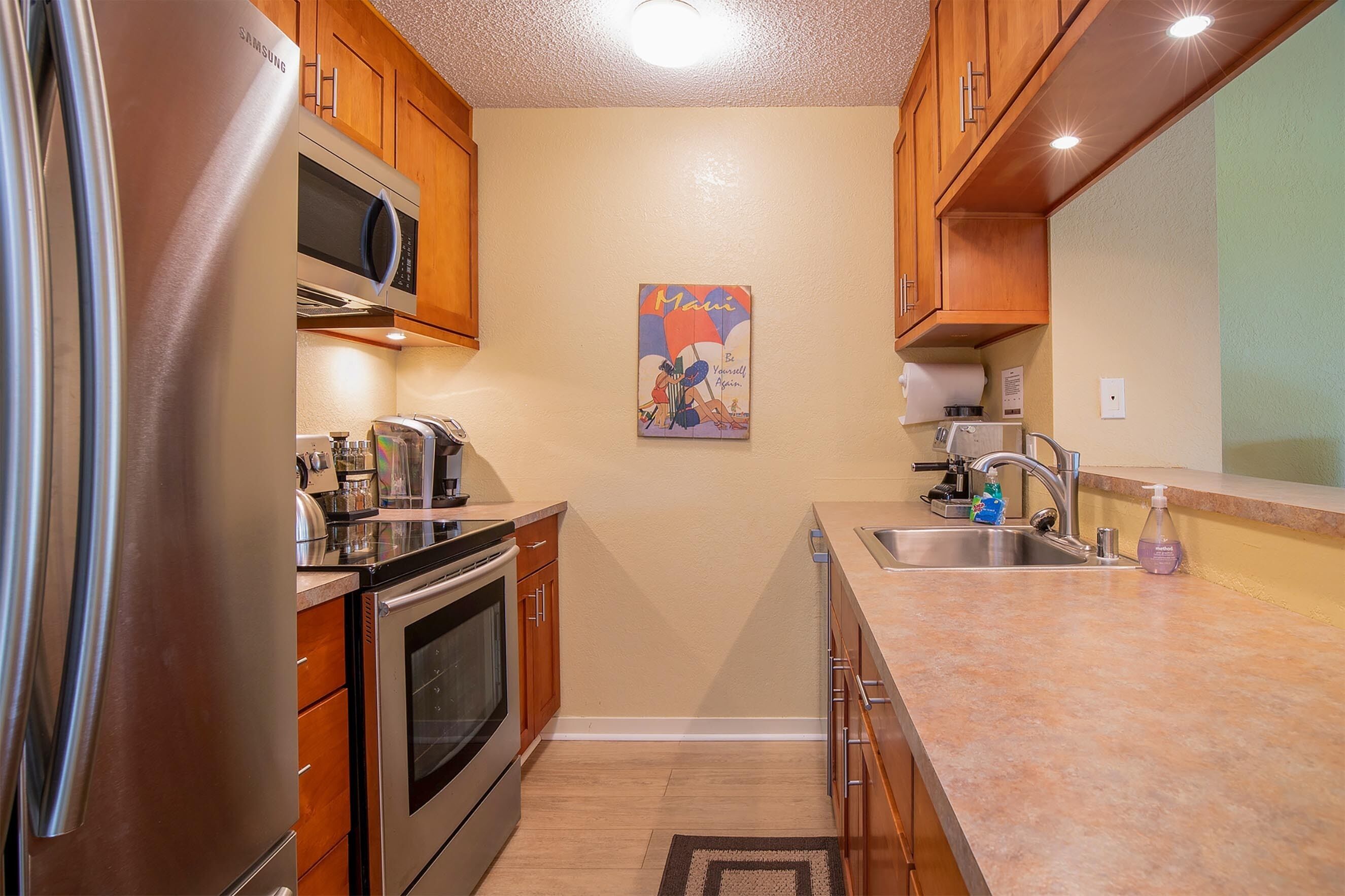 Apartment, Mehrere Betten, Balkon, Meerblick (Kihei Garden Estates C-201) | Eigene Küche | Wasserkocher mit Kaffee-/Teezubehör, Esstisch