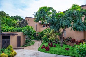 Exterior detail - Experience Wailea Ekahi 4E, Greenbelt Location, New Split-ac, Serene & Stylish! (Kihei)