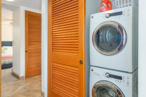 Condo, 1 King Bed, Balcony, Ocean View (Wailea Ekahi 4E) | Laundry - Experience Wailea Ekahi 4E, Greenbelt Location, New Split-ac, Serene & Stylish! (Kihei)