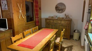 Dining - Airelles B19 Apartment – Duplex for 8 with Mountain Views, Ski-In/Ski-Out (Les Belleville)