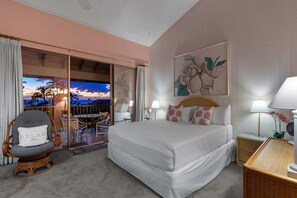 1 bedroom, individually decorated, individually furnished, bed sheets - Wailea Ekahi 12D - Budget Friendly Ocean View Studio w/ Lanai, Kitchen, WD, & AC (Kihei)