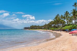 Beach nearby - Wailea Ekahi 12D - Budget Friendly Ocean View Studio w/ Lanai, Kitchen, WD, & AC (Kihei)
