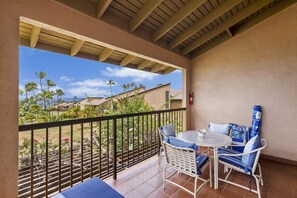 Outdoor dining - Wailea Ekahi 12D - Budget Friendly Ocean View Studio w/ Lanai, Kitchen, WD, & AC (Kihei)