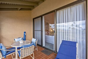 Studio, 1 très grand lit, balcon, vue océan (Wailea Ekahi 12D) | Restauration extérieure