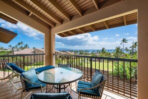 Outdoor dining - Wailea Ekahi 12D - Budget Friendly Ocean View Studio w/ Lanai, Kitchen, WD, & AC (Kihei)