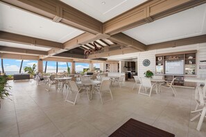 Studio, 1 très grand lit, balcon, vue sur l’océan (Wailea Ekahi 12D) | Restauration
