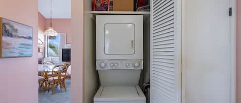 Estudio, 1 cama King size, balcón, vista al océano (Wailea Ekahi 12D) | Lavandería